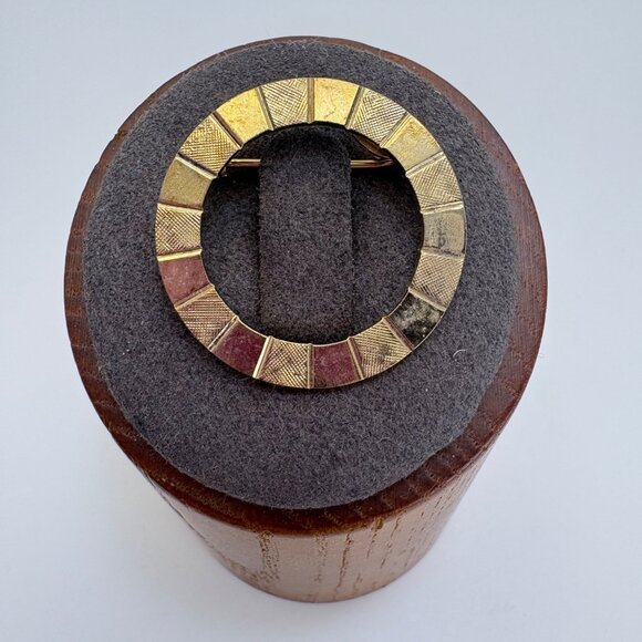 VTG Gold Tone Classic Textured Circle Pin Brooch Size 1" Diameter - Picture 1 of 7